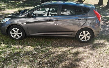 Hyundai Solaris II рестайлинг, 2013 год, 750 000 рублей, 2 фотография