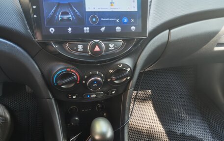 Hyundai Solaris II рестайлинг, 2013 год, 750 000 рублей, 13 фотография