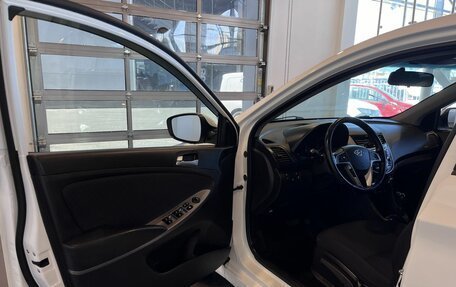 Hyundai Solaris II рестайлинг, 2015 год, 675 000 рублей, 16 фотография