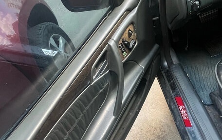 Mercedes-Benz E-Класс, 1999 год, 380 000 рублей, 1 фотография