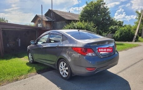 Hyundai Solaris II рестайлинг, 2011 год, 800 000 рублей, 2 фотография