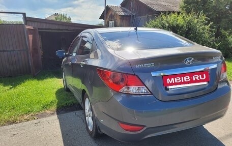Hyundai Solaris II рестайлинг, 2011 год, 800 000 рублей, 3 фотография