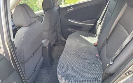 Hyundai Solaris II рестайлинг, 2011 год, 800 000 рублей, 11 фотография