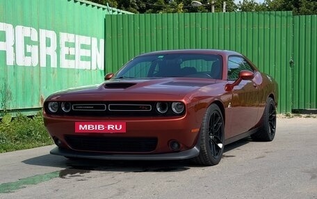 Dodge Challenger III рестайлинг 2, 2021 год, 6 500 000 рублей, 2 фотография