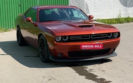 Dodge Challenger III рестайлинг 2, 2021 год, 6 500 000 рублей, 8 фотография