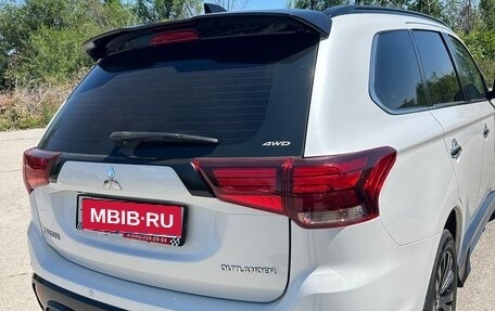 Mitsubishi Outlander III рестайлинг 3, 2022 год, 3 270 000 рублей, 12 фотография