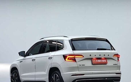Skoda Karoq I, 2022 год, 1 820 000 рублей, 6 фотография