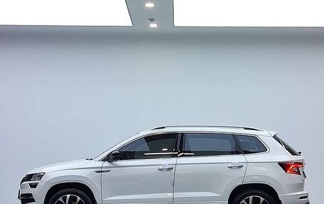 Skoda Karoq I, 2022 год, 1 820 000 рублей, 4 фотография