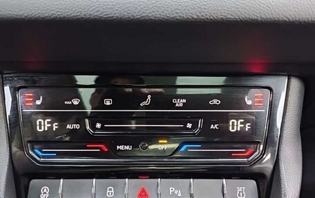 Skoda Karoq I, 2022 год, 1 820 000 рублей, 10 фотография