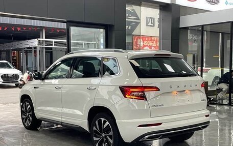 Skoda Karoq I, 2022 год, 1 740 000 рублей, 6 фотография
