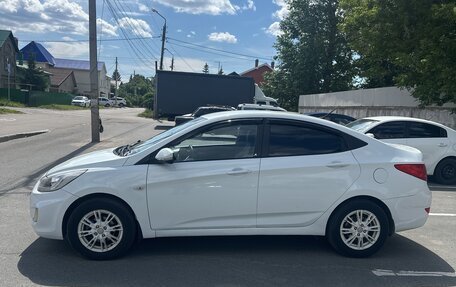 Hyundai Solaris II рестайлинг, 2013 год, 700 000 рублей, 2 фотография