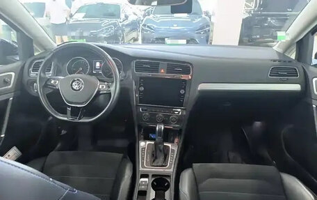 Volkswagen Golf VII, 2020 год, 1 267 010 рублей, 10 фотография