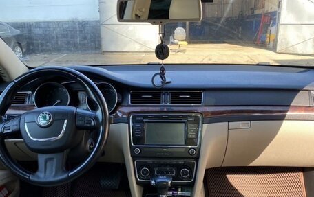 Skoda Superb III рестайлинг, 2012 год, 1 500 000 рублей, 21 фотография
