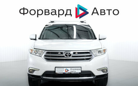 Toyota Highlander III, 2013 год, 1 990 000 рублей, 2 фотография