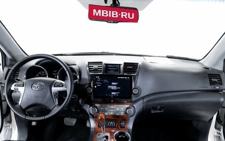 Toyota Highlander III, 2013 год, 1 990 000 рублей, 14 фотография