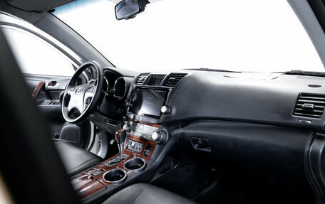 Toyota Highlander III, 2013 год, 1 990 000 рублей, 17 фотография