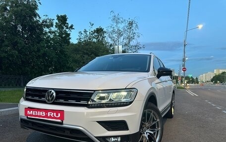 Volkswagen Tiguan II, 2020 год, 2 840 000 рублей, 2 фотография