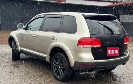 Volkswagen Touareg III, 2005 год, 865 000 рублей, 2 фотография