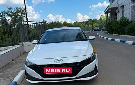 Hyundai Elantra, 2021 год, 1 500 000 рублей, 2 фотография