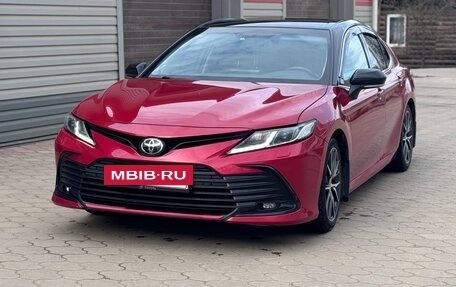 Toyota Camry, 2021 год, 3 030 000 рублей, 2 фотография