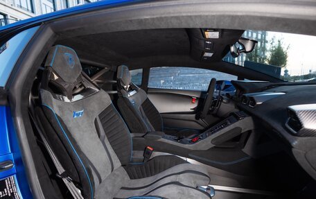 Lamborghini Huracán, 2023 год, 44 500 000 рублей, 9 фотография