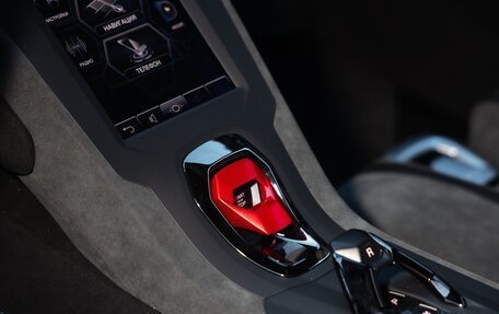 Lamborghini Huracán, 2023 год, 44 500 000 рублей, 13 фотография