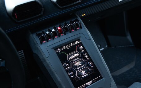 Lamborghini Huracán, 2023 год, 44 500 000 рублей, 16 фотография