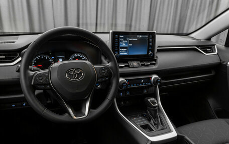 Toyota RAV4, 2020 год, 3 900 000 рублей, 7 фотография