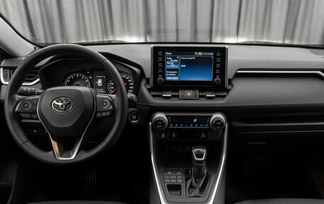 Toyota RAV4, 2020 год, 3 900 000 рублей, 8 фотография