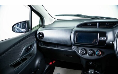 Toyota Vitz, 2017 год, 999 000 рублей, 11 фотография