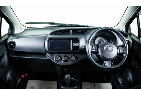 Toyota Vitz, 2017 год, 999 000 рублей, 12 фотография
