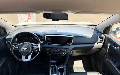 KIA Sportage IV рестайлинг, 2020 год, 2 490 000 рублей, 15 фотография