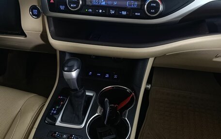 Toyota Highlander III, 2014 год, 2 590 000 рублей, 13 фотография