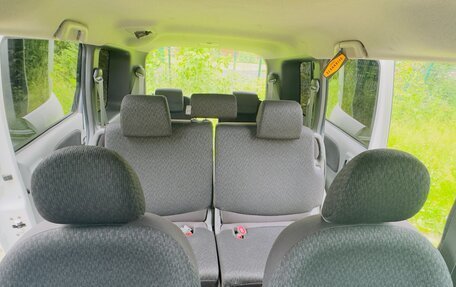 Toyota Sienta I, 2011 год, 790 000 рублей, 13 фотография