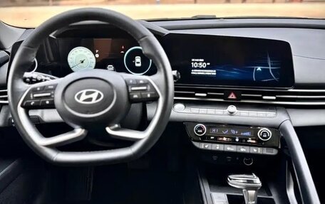 Hyundai Elantra, 2023 год, 1 836 000 рублей, 12 фотография