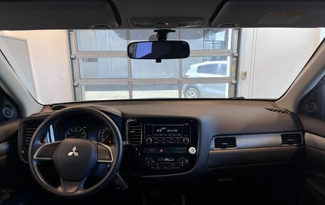 Mitsubishi Outlander III рестайлинг 3, 2013 год, 1 750 000 рублей, 9 фотография