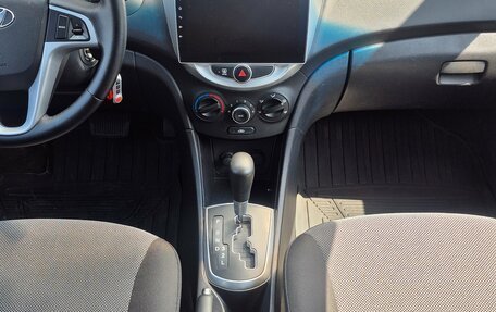 Hyundai Solaris II рестайлинг, 2012 год, 800 000 рублей, 13 фотография