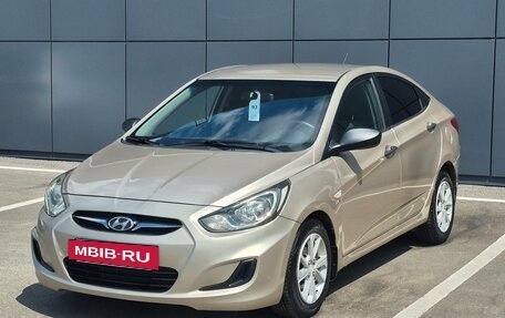Hyundai Solaris II рестайлинг, 2012 год, 800 000 рублей, 3 фотография
