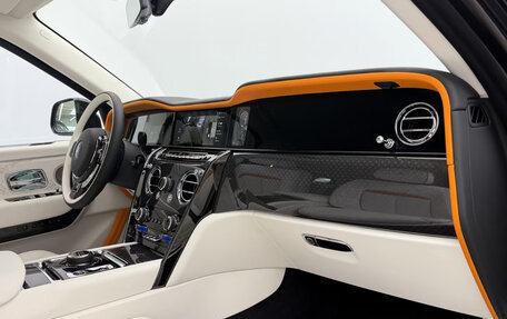 Rolls-Royce Cullinan, 2026 год, 69 000 000 рублей, 20 фотография