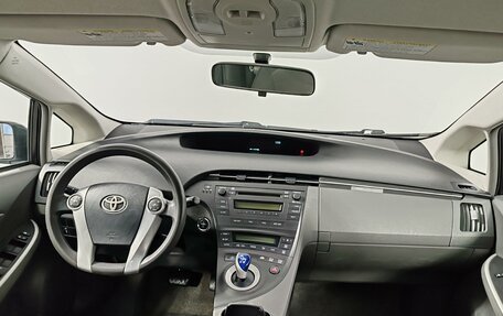 Toyota Prius, 2010 год, 1 099 000 рублей, 13 фотография