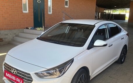 Hyundai Solaris II рестайлинг, 2017 год, 1 520 000 рублей, 1 фотография