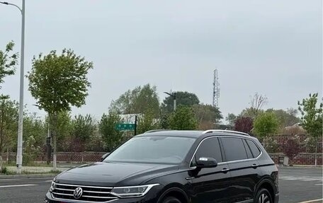 Volkswagen Tiguan II, 2023 год, 2 650 000 рублей, 1 фотография