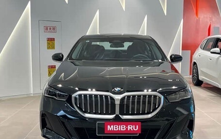 BMW 5 серия, 2025 год, 6 570 009 рублей, 2 фотография