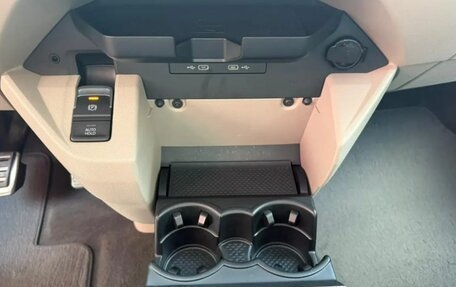Volkswagen Multivan T6 рестайлинг, 2021 год, 3 500 000 рублей, 5 фотография