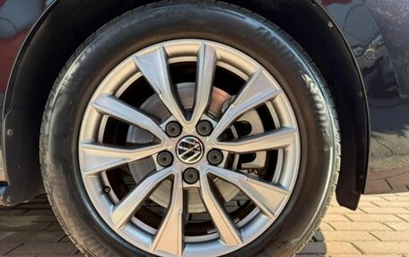 Volkswagen Multivan T6 рестайлинг, 2021 год, 3 500 000 рублей, 6 фотография