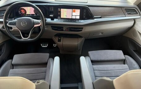 Volkswagen Multivan T6 рестайлинг, 2021 год, 3 500 000 рублей, 8 фотография