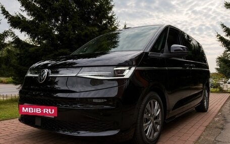 Volkswagen Multivan T6 рестайлинг, 2021 год, 3 500 000 рублей, 2 фотография