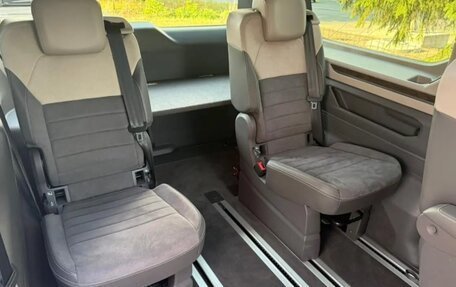 Volkswagen Multivan T6 рестайлинг, 2021 год, 3 500 000 рублей, 20 фотография