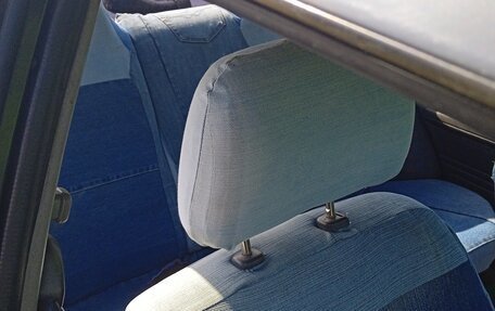 Mazda 323, 1993 год, 195 000 рублей, 11 фотография