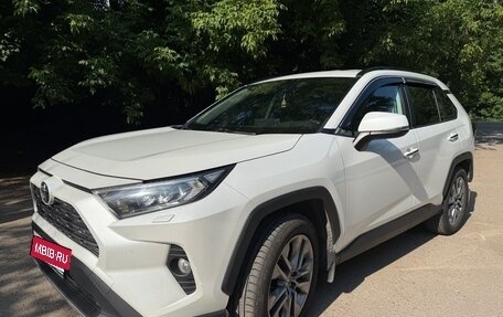 Toyota RAV4, 2019 год, 3 350 000 рублей, 3 фотография